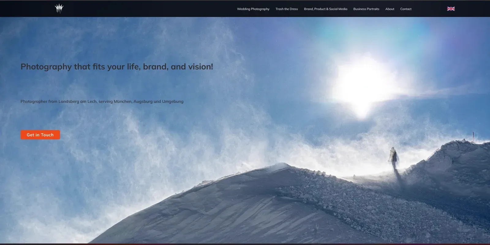 Startseite der ersten Version: ein großes Berg-Foto, eine Überschrift, eine Zeile Text und ein Knopf